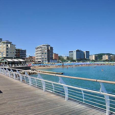 Clipper Hotell Pesaro Exteriör bild