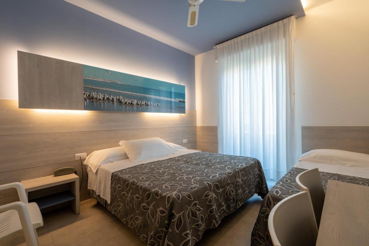 Clipper Hotell Pesaro Exteriör bild