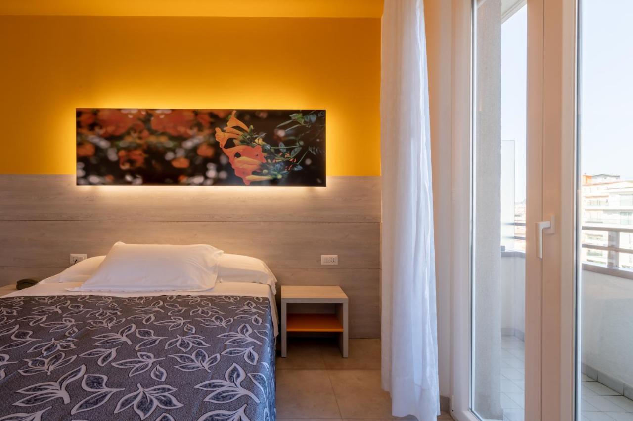 Clipper Hotell Pesaro Exteriör bild