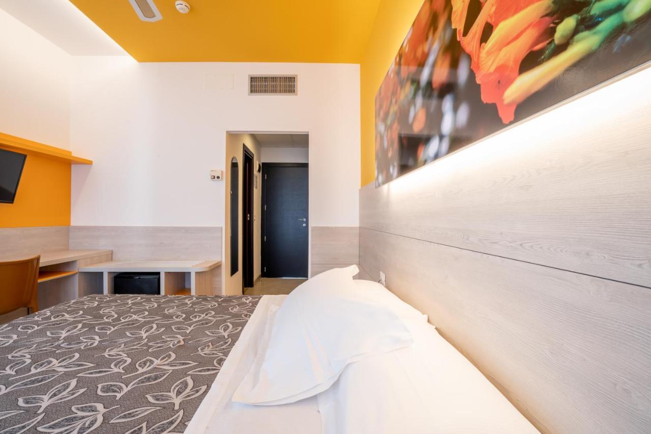Clipper Hotell Pesaro Exteriör bild
