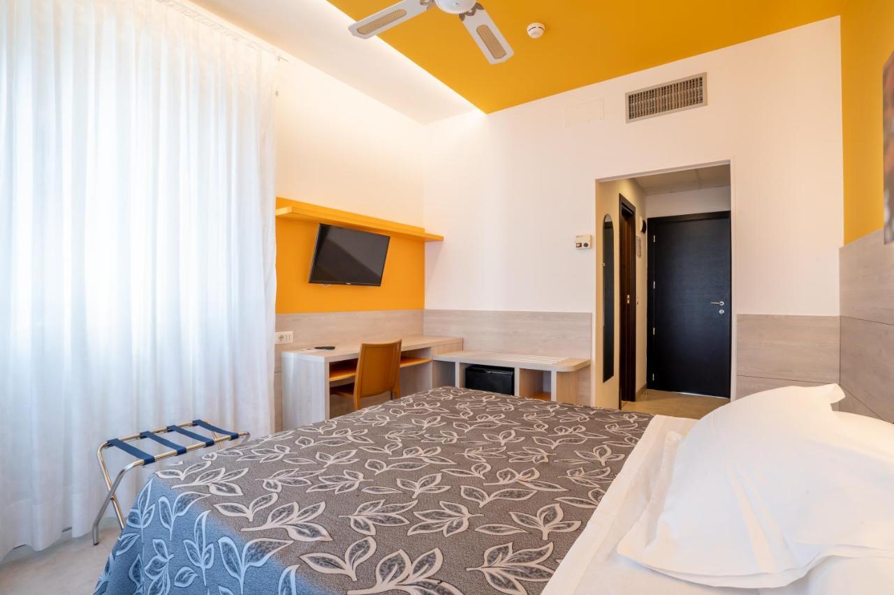 Clipper Hotell Pesaro Exteriör bild