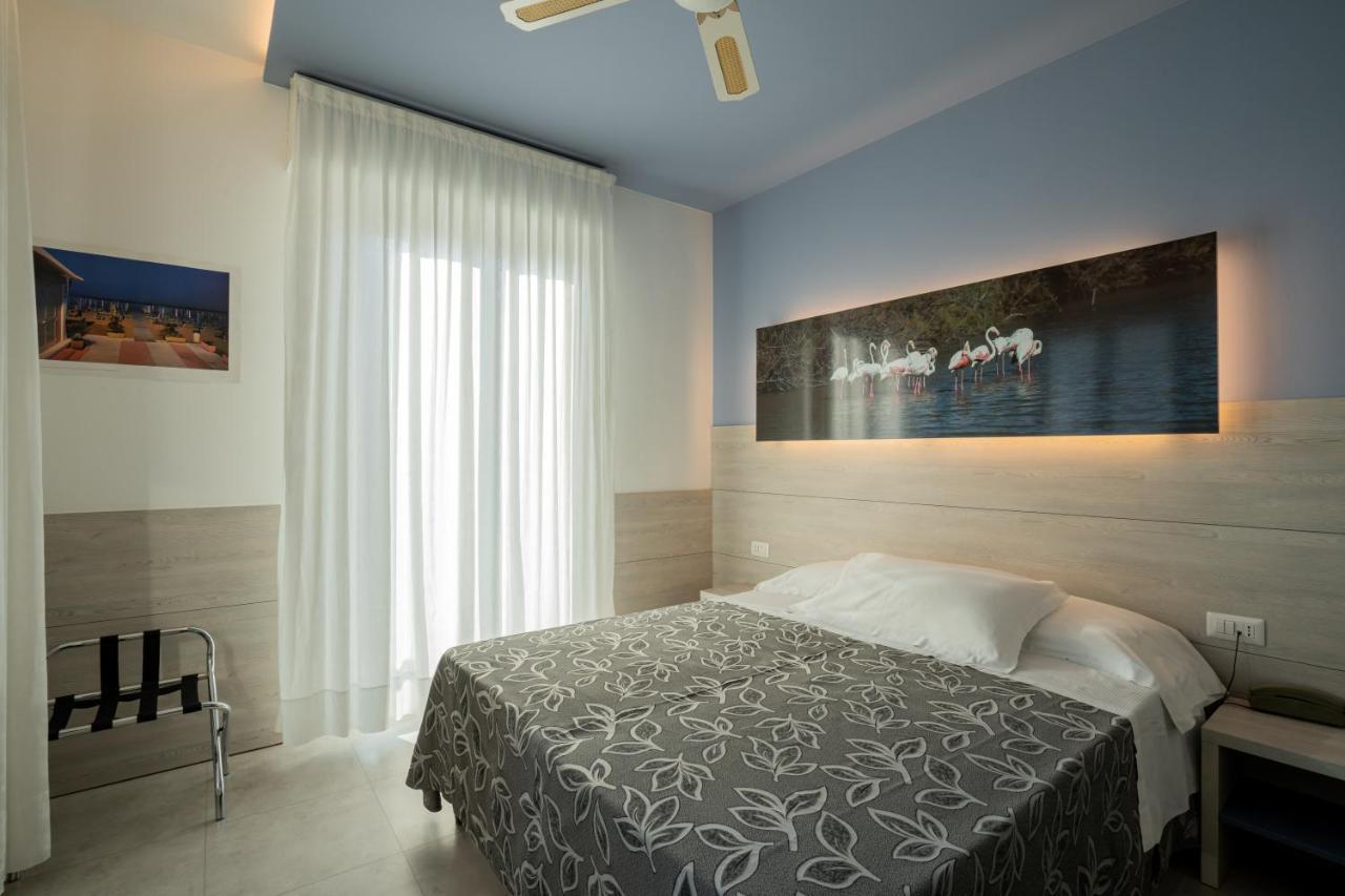 Clipper Hotell Pesaro Exteriör bild
