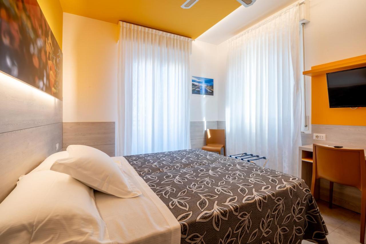 Clipper Hotell Pesaro Exteriör bild