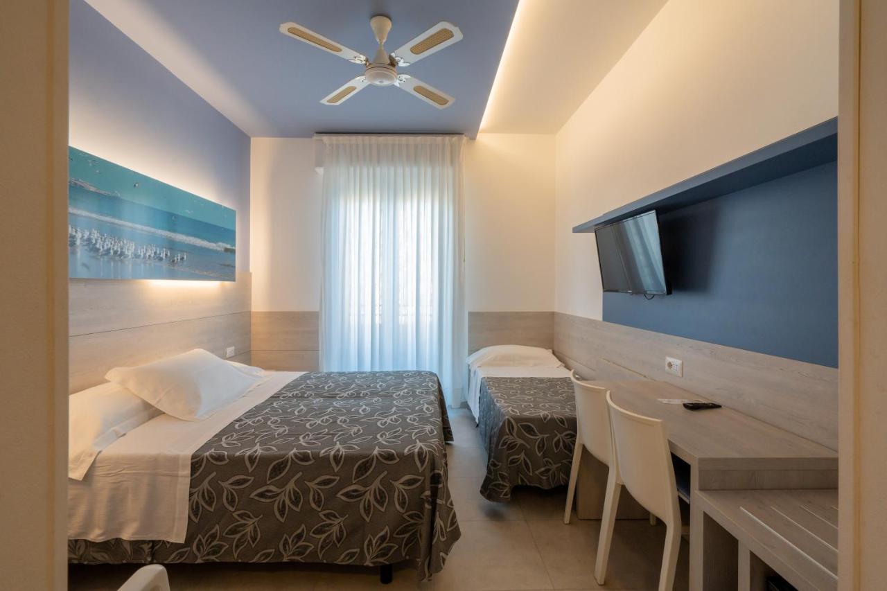 Clipper Hotell Pesaro Exteriör bild