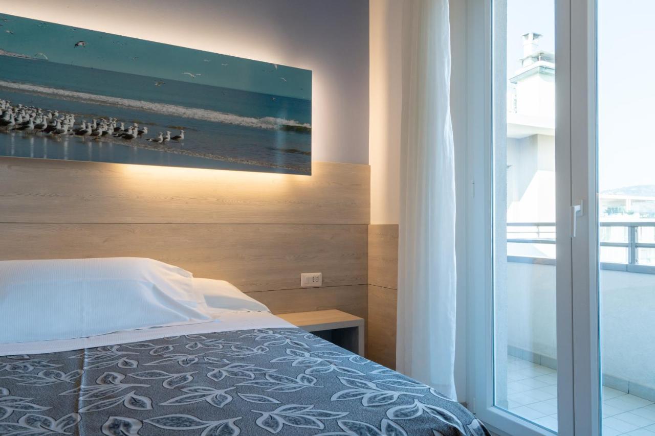 Clipper Hotell Pesaro Exteriör bild