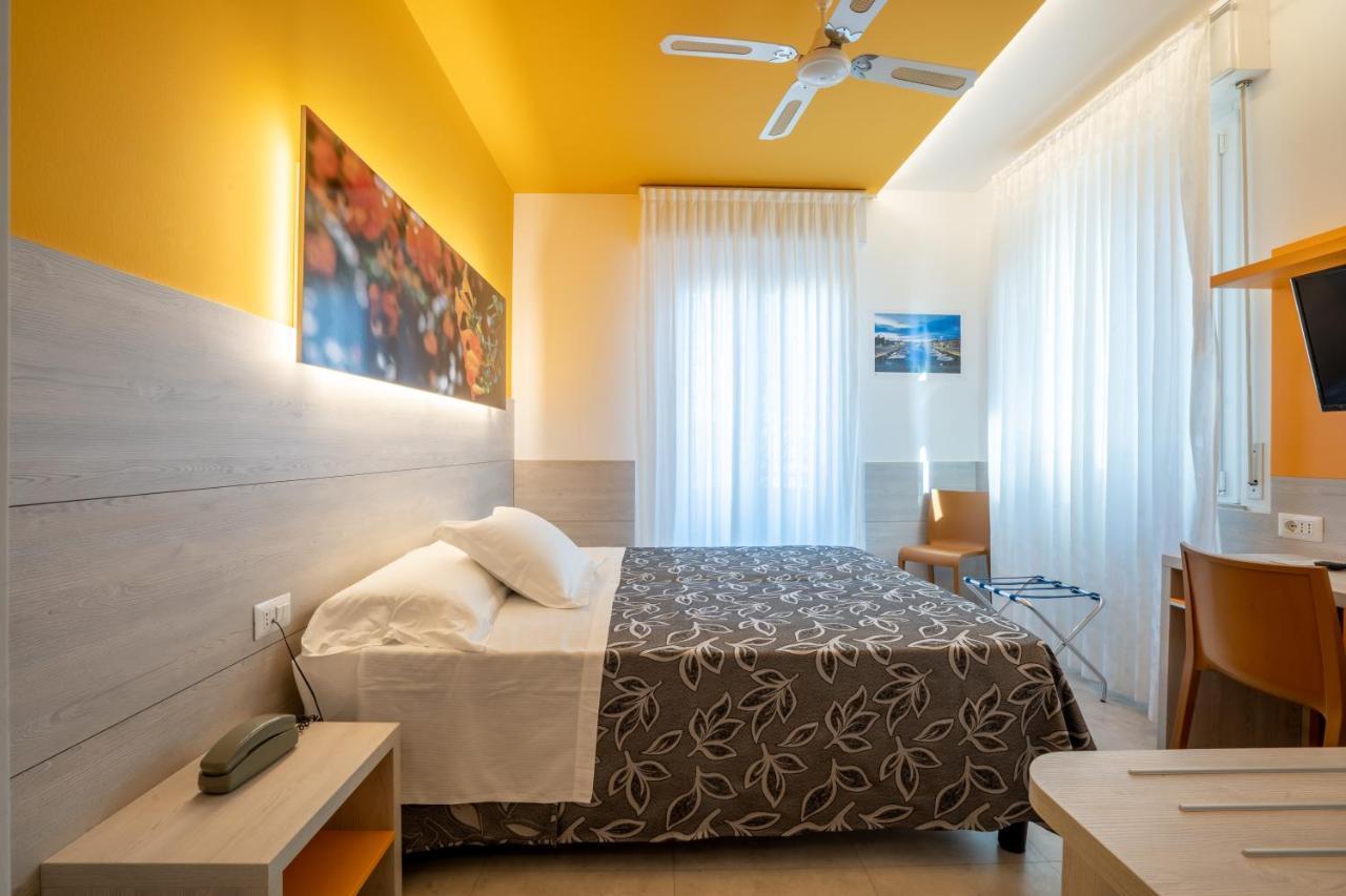 Clipper Hotell Pesaro Exteriör bild