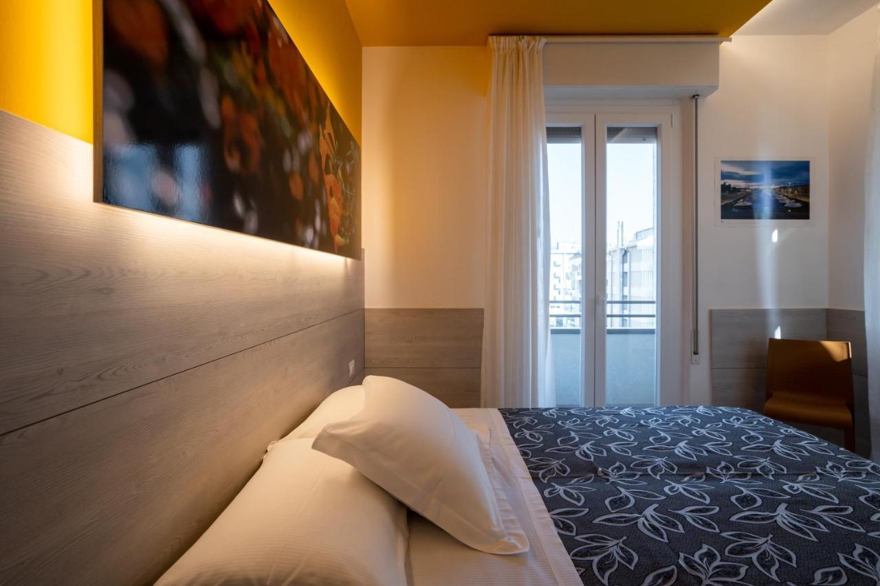 Clipper Hotell Pesaro Exteriör bild