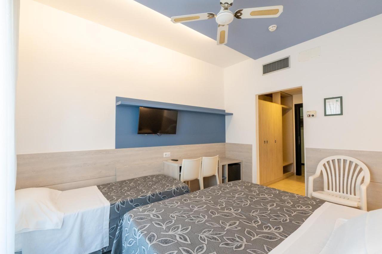Clipper Hotell Pesaro Exteriör bild